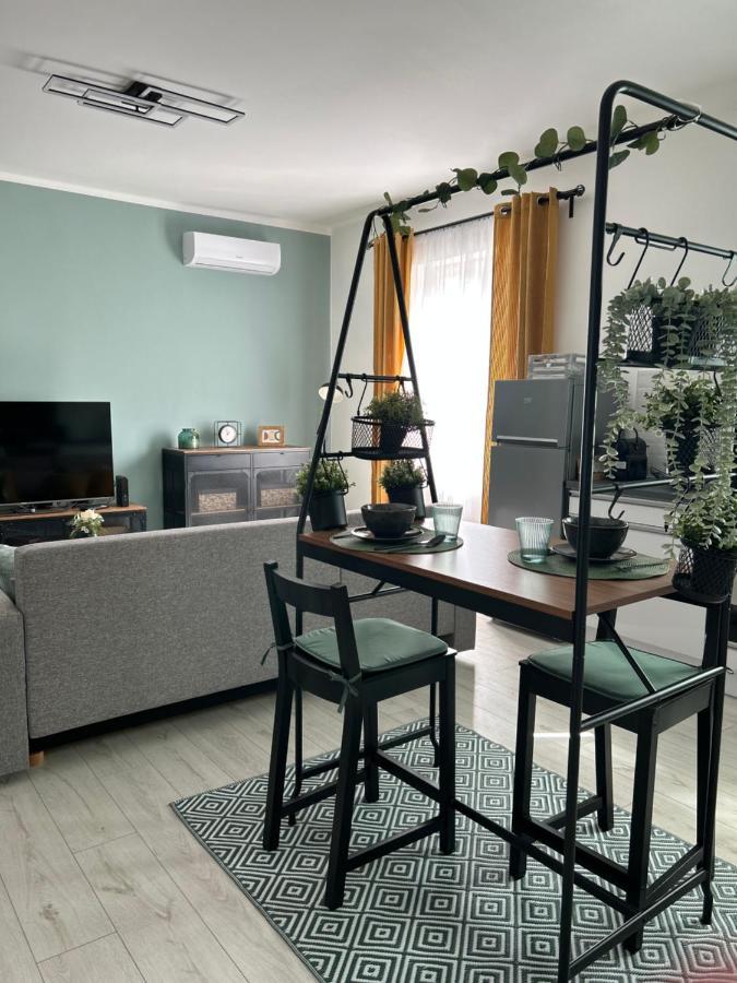 Sophie'S Urban Nest Apartment มิชโคลซ์ ภายนอก รูปภาพ