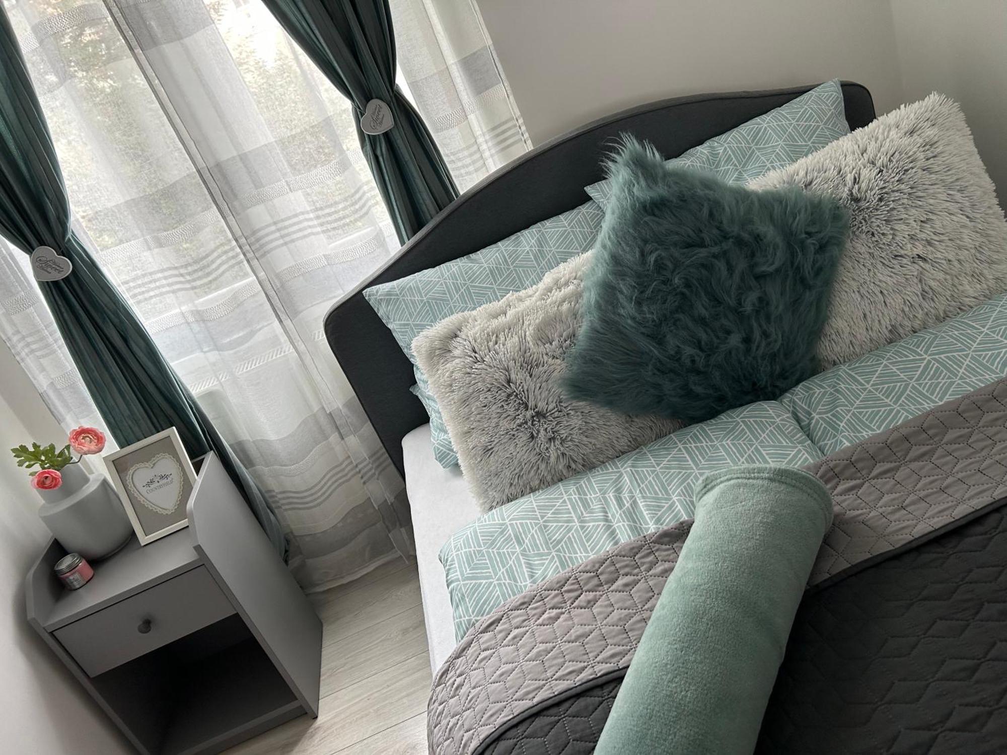 Sophie'S Urban Nest Apartment มิชโคลซ์ ภายนอก รูปภาพ