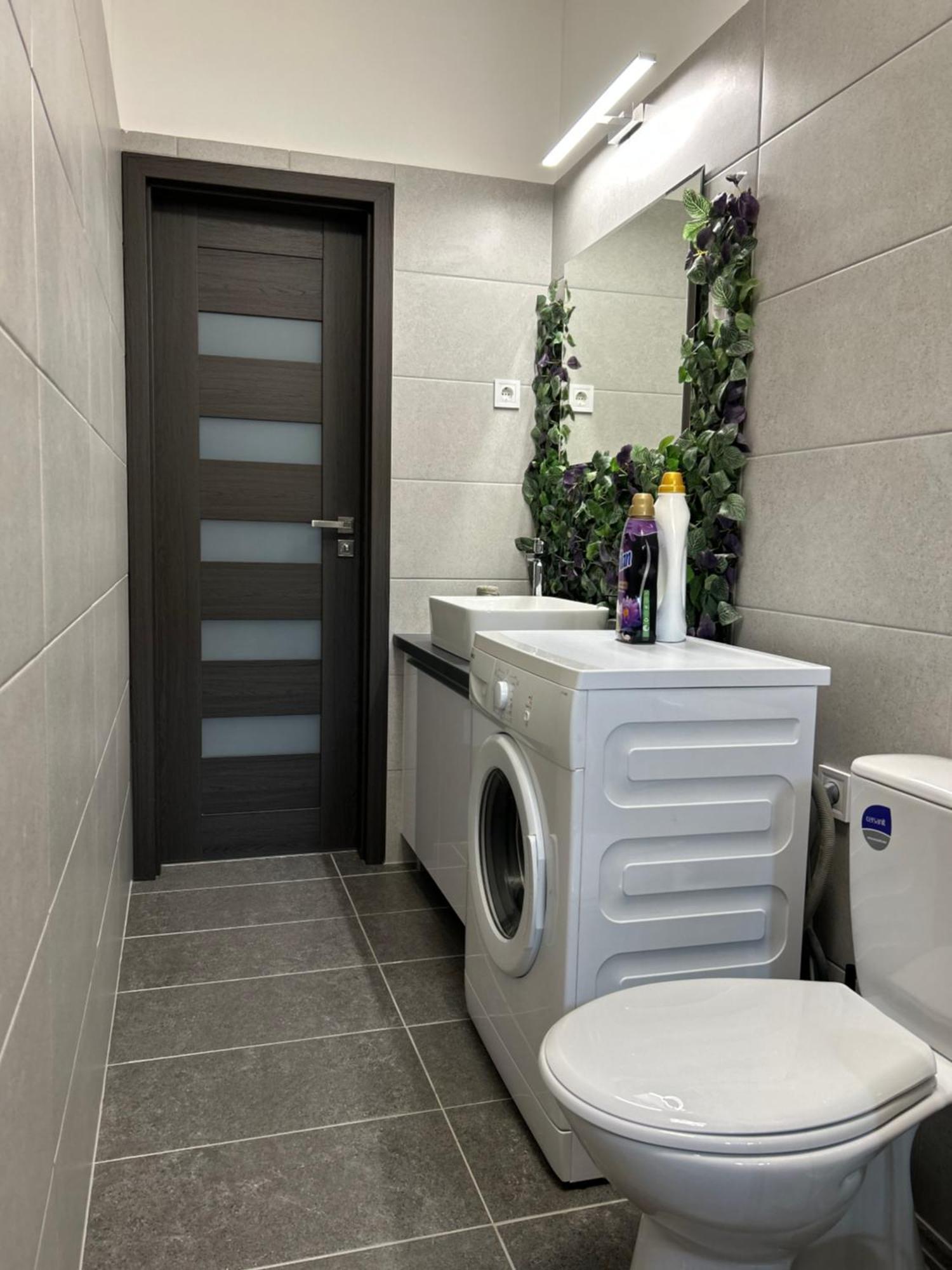 Sophie'S Urban Nest Apartment มิชโคลซ์ ภายนอก รูปภาพ