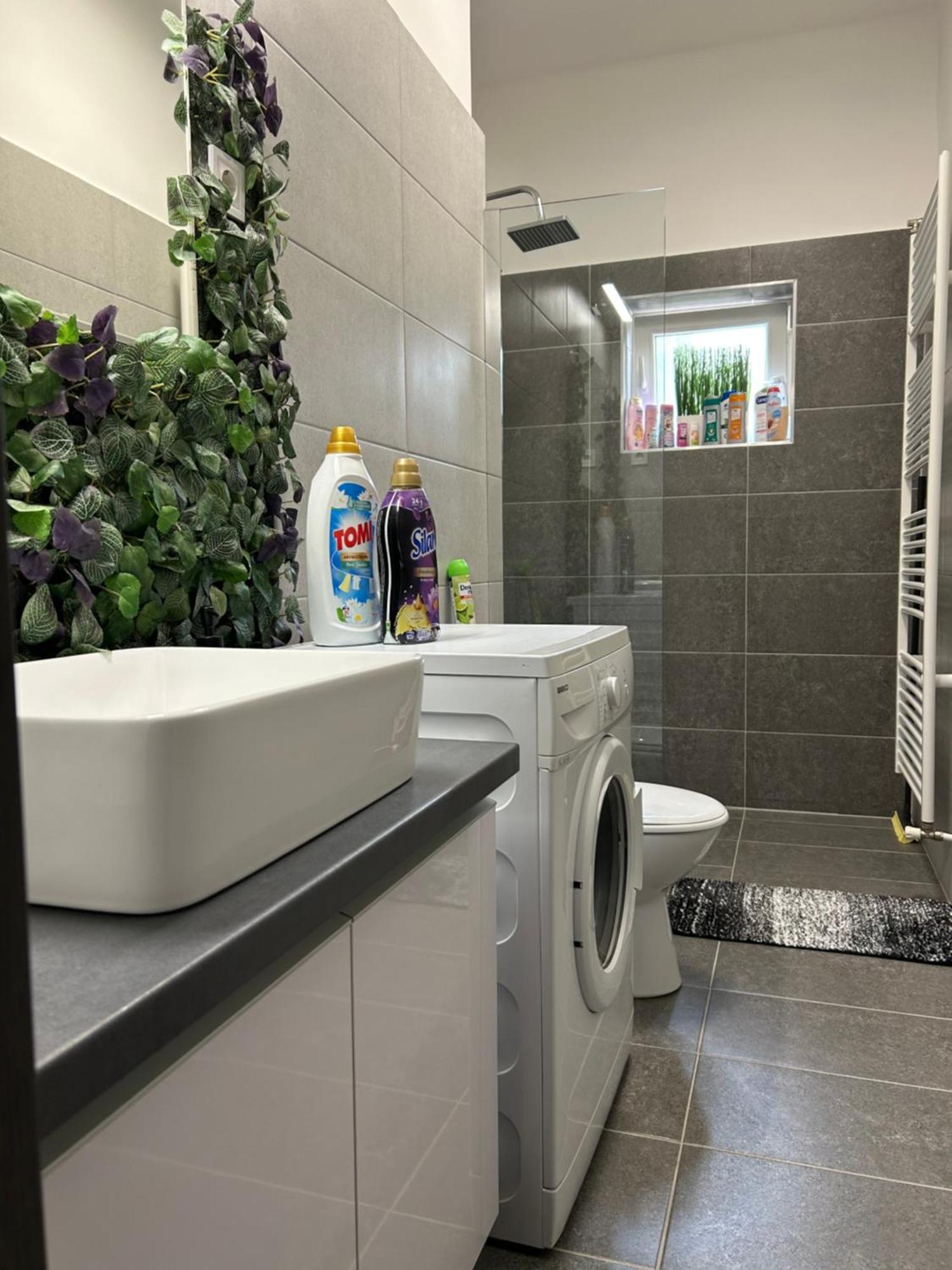 Sophie'S Urban Nest Apartment มิชโคลซ์ ภายนอก รูปภาพ